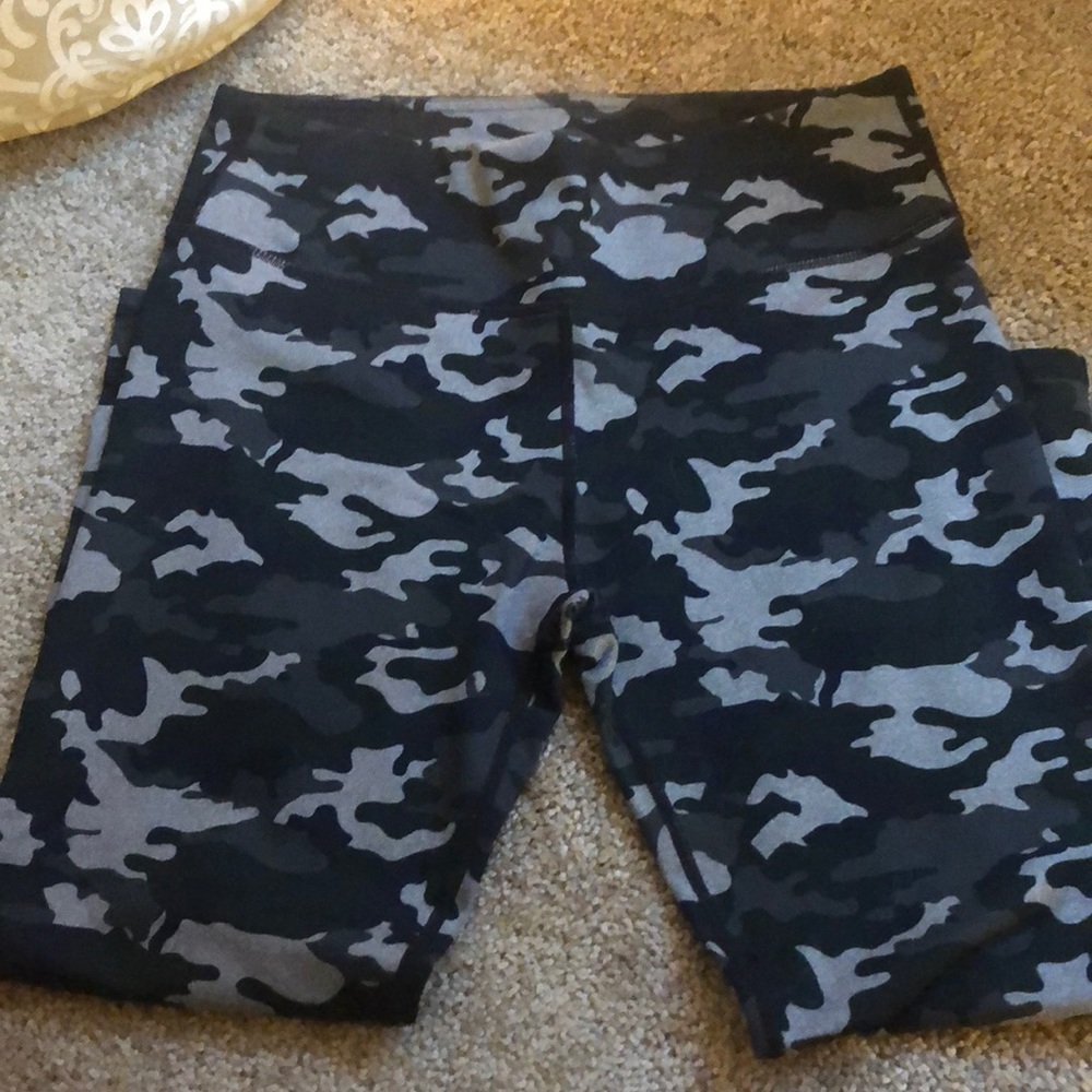 Camo Fabletics capris